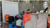 Nicaragüenses que han quedado varados entre la frontera de Costa Rica y Nicaragua han adaptado un campamento para poder refugiarse mientras esperan poder ser autorizados a movilizarse.