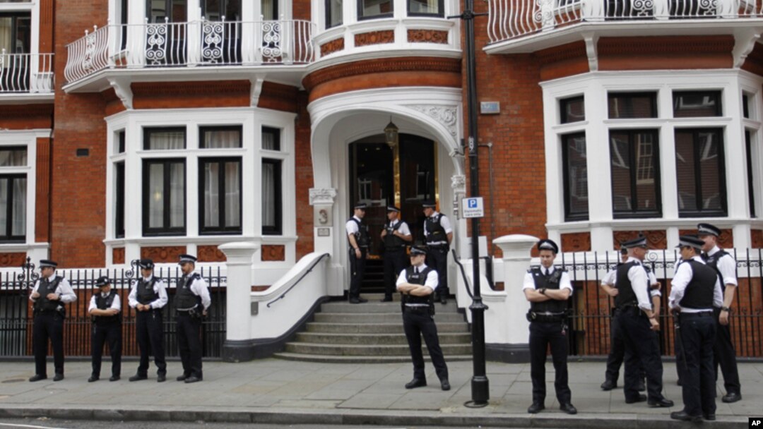 Julián Assange permanece refugiado en la embajada de Ecuador en Londres desde el pasado 19 de junio.