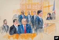 En el dibujo aparecen el expresidente Donald Trump (centro), su abogado defensor Todd Blanche (izquierda), mientras el abogado defensor John Lauro responde a la jueza federal Moxila Upadhyaya.El fiscal especial Jack Smith permanece en el extremo izquierdo. Washington, 3 de agosto de 2023.