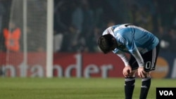 El astro del Barcelona es el nuevo capitán de Argentina, aunque todavía no se ha visto la mejor versión de Messi con su selección.