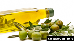 Un estudio de la Universidad Temple de Filadelfia, sugiere que el consumo de aceite de oliva extra virgen podría reducir el deterioro cognitivo producido por el Alzheimer.