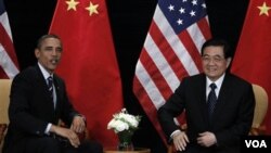 El presidente Barack Obama y su contraparte de China, Hu Jintao, tras el encuentro bilateral previo a la Cumbre del G-20 en Seúl.