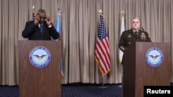 美国国防部长奥斯汀和参联会主席米利在德国拉姆斯泰因空军基地召开援乌国际会议后举行记者会。(2023年1月20日)