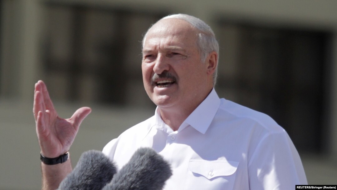 Predsednik Belorusije Aleksandar Lukašenko govori pred svojim pristalicama u Minsku