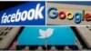 ARCHIVO - Los logos de Facebook, Google y Twitter en una foto combinada.