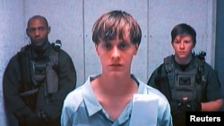 Durante su discurso de apertura Dylann Roof dijo durante la primera audiencia que no tiene ningún problema sicológico.