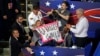 Manifestante interrumpe discurso de Trump