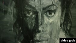 La exposición "Michael Jackson: On the Wall", en el Grand Palais de París, presenta una variedad de retratos y obras inspiradas en Jackson que incluyen collages y videos.