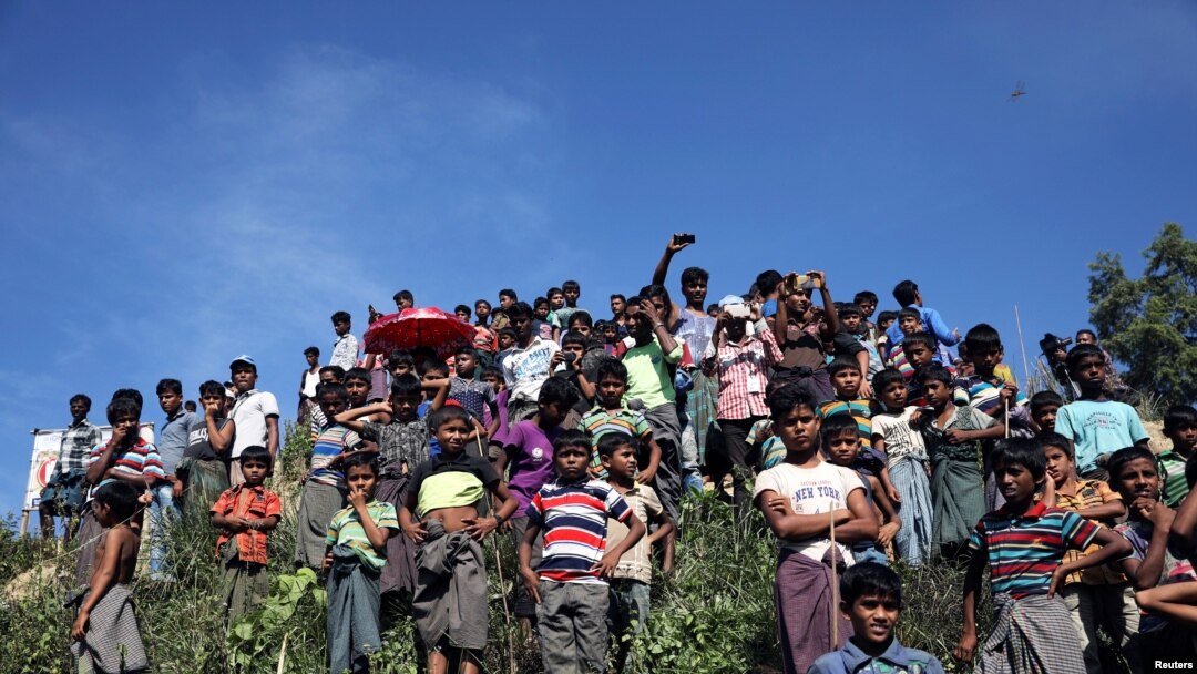 Unchiprang ဒုက္ခသည်စခန်းတွင်း နေရပ်ပြန်ပို့ရေးအစီအစဉ်ကို ဆန့်ကျင်ကြွေးကြော်နေကြတဲ့ ရိုဟင်ဂျာ ဒုက္ခသည်များ။ (နိုဝင်ဘာ ၁၅၊ ၂၀၁၈)