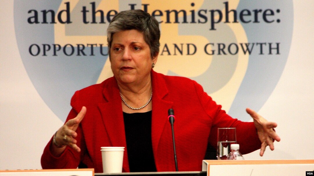 Janet Napolitano ha servido a la actual administración Obama desde un inicio y se ha mostrado a favor de aprobar una reforma migratoria. [Foto: Mitzi Macias, VOA]