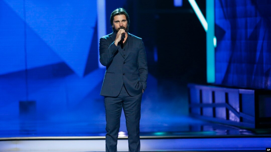 Juanes presenta un homenaje a Juan Luis Guerra en los Billboard Latin Music Awards el jueves 25 de abril de 2019, en el Mandalay Bay Events Center en Las Vegas.