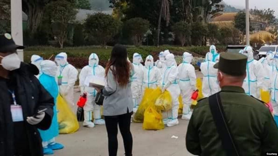 ဝ ပြည်နယ်မှာ တွေ့ရတဲ့ PPE ဝတ်စုံဝတ် ကျန်းမာရေးဝန်ထမ်းတချို့။ (ဓာတ်ပုံ - Nyi Rang - ဇန်နဝါရီ ၈၊ ၂၀၂၁)
