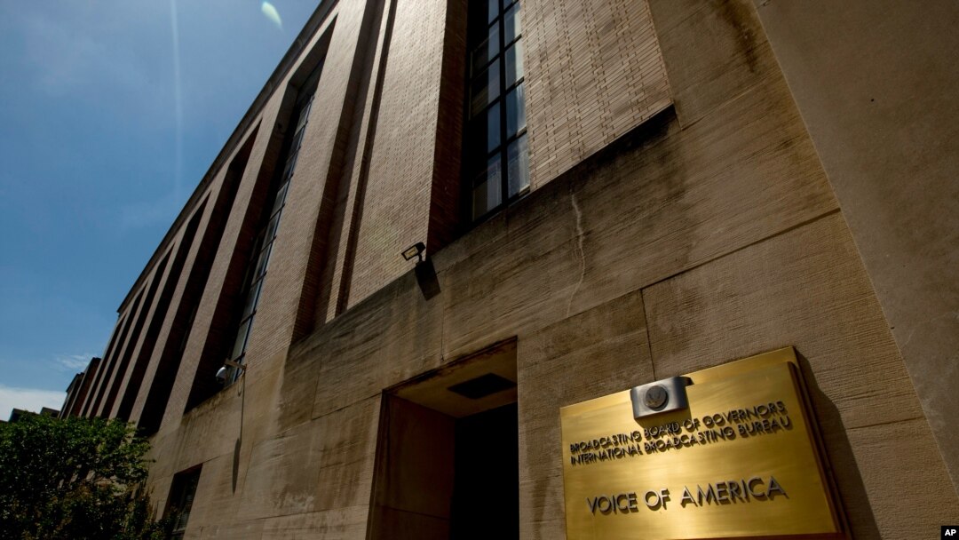 ARCHIVO - La sede de la Voz de América en Washington, D.C., el 15 de junio de 2020.