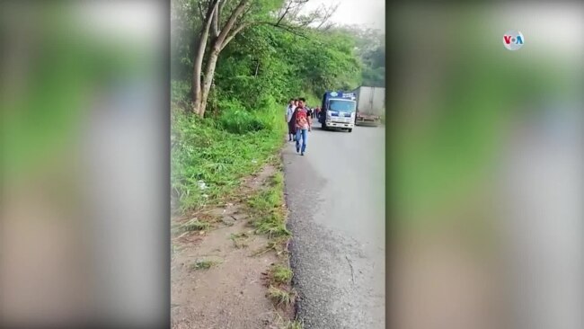Caravana de migrantes comienza su travesía en Honduras.