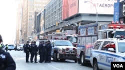 執法人員繼續在紐約爆炸現場附近調查