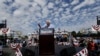 Sanders criticado por sus elogios a la revolución cubana