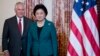 美国国务卿蒂勒森在国务院迎接来访的中国国务院副总理刘延东 (2017年9月28日)