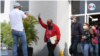 El diputado nicaragënse Edwin Castro (de rojo al centro), fue uno de los allegados del presidente Daniel Ortega sancionados por EE. UU. el 9 de junio de 2021. Foto Houston Castillo, VOA.