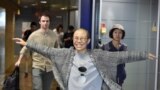 中国诺贝尔和平奖得主、政治异议人士刘晓波的遗孀刘霞于2018年7月10日抵达芬兰赫尔辛基国际机场。刘霞从芬兰前往德国。德国政府一直公开表示愿意接受刘霞。德国总理默克尔也一直在为刘霞前往德国或者欧洲第三国斡旋。