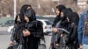 Afg'onistonning tibbiyot yo'nalishida oliy ta'lim olayotgan ayol talabalari, Kobul, 3-dekabr, 2024. 