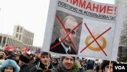 Las acusaciones de presunto fraude electoral en las elecciones parlamentarias en Rusia han generado gigantescas protestas.