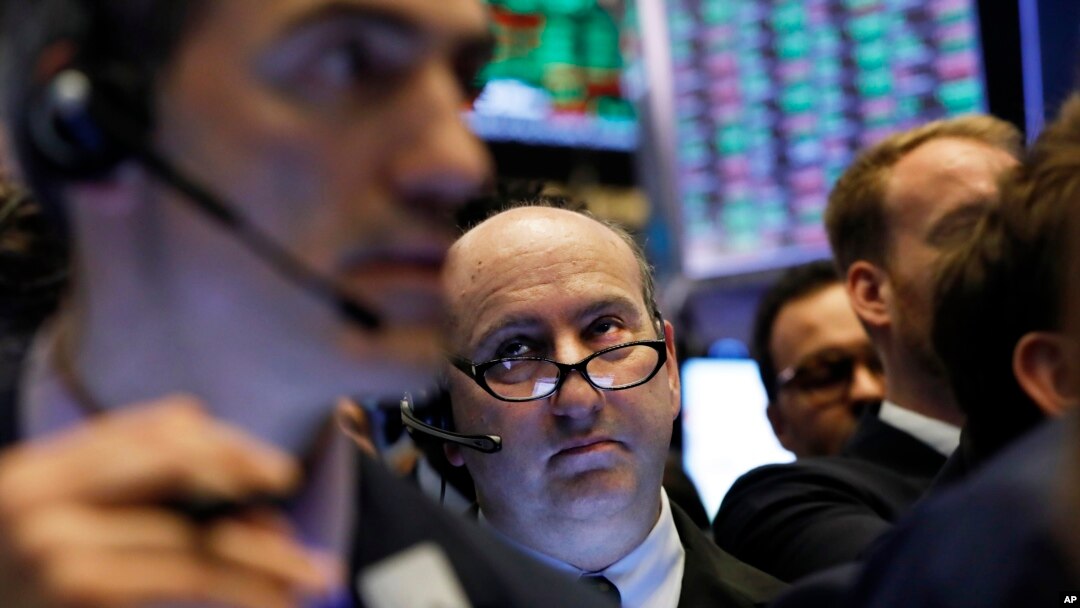 Las acciones industriales y tecnológicas marcaron su declive porcentual más grande entre los sectores del S&P 500.