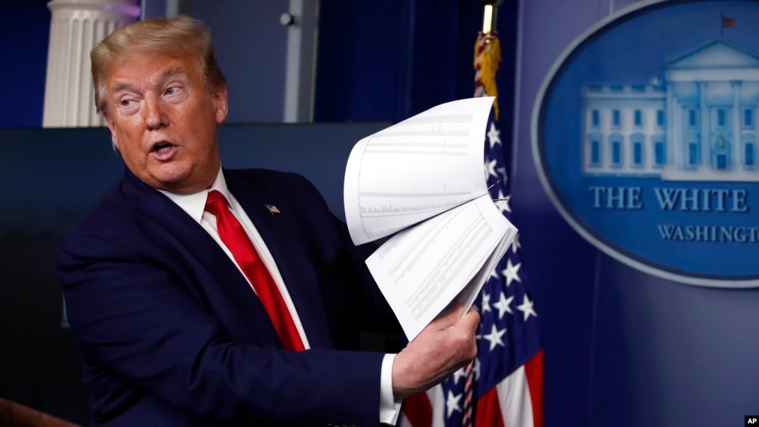 Arhiva - Tadašnji predsednik Donald Tramp, 20. aprila 2020. u Vašingtonu.