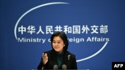 中国外交部发言人华春莹在北京的例行新闻发布会上。（2022年2月24日）