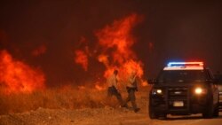 Fuegos y temperaturas congelantes son el contraste del clima en EEUU