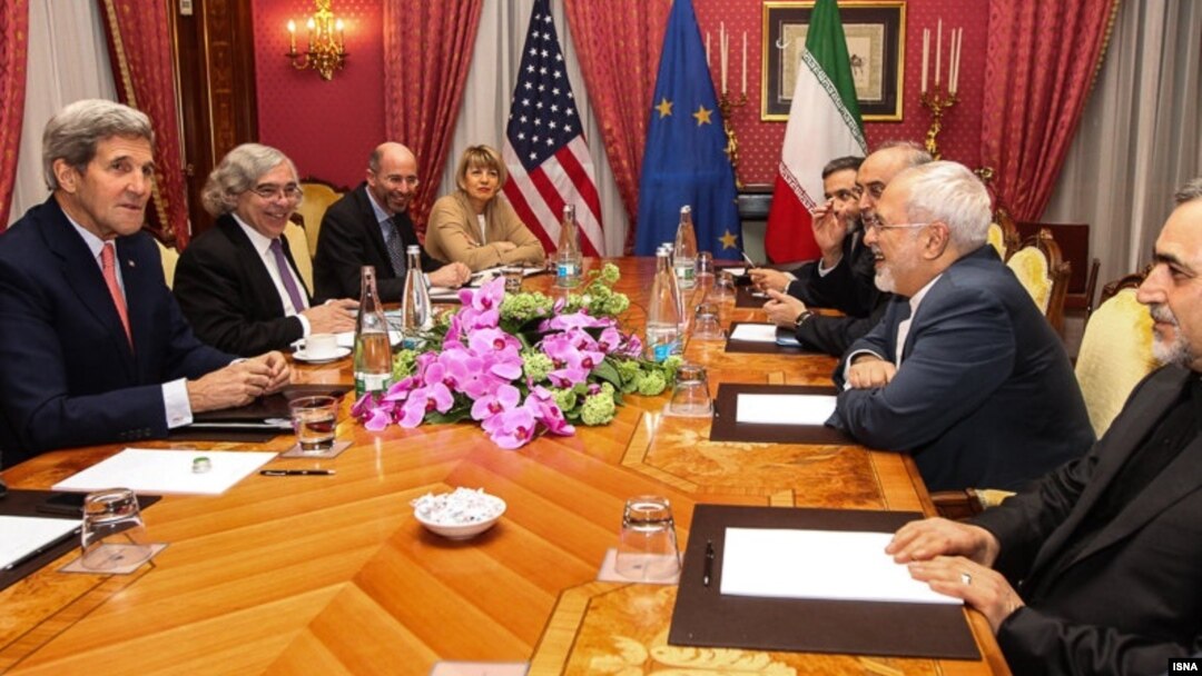 John Kerry y Mohammad Javad Zarif trabajan para lograr un acuerdo sobre programa nuclear iraní.