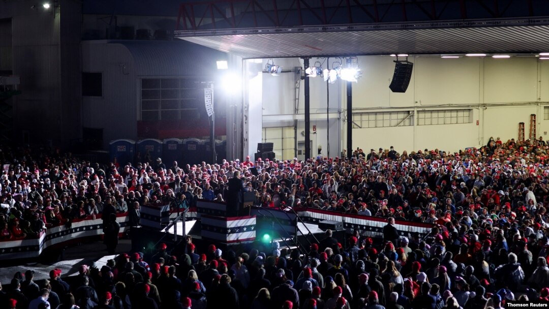 El presidente Donald Trump habla en un evento de campaña en el aeropuerto internacional MBS en Freeland, Michigan, el 10 de septiembre de 2020.
