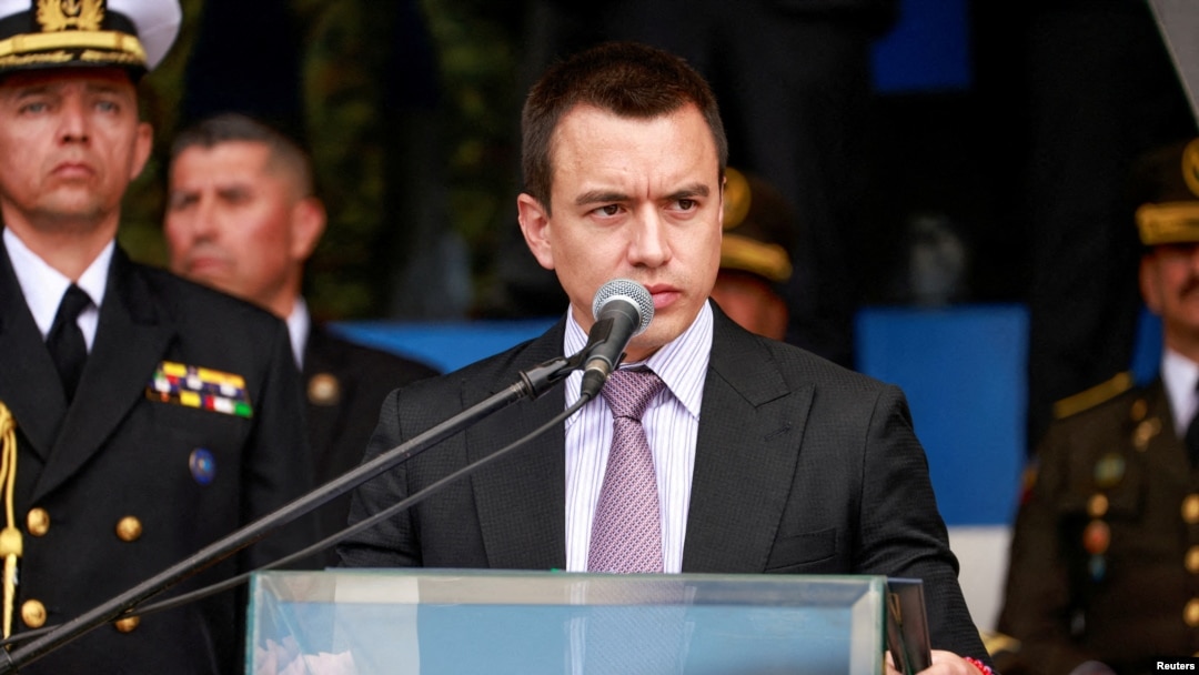 El presidente de Ecuador, Daniel Noboa, habla durante una ceremonia de entrega de equipos a la Policía Nacional, en medio de la actual ola de violencia en todo el país, en Quito, Ecuador, el 22 de enero de 2024.