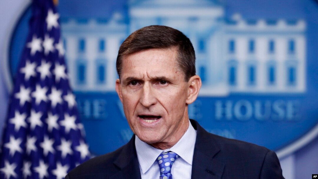 Exasesor de seguridad nacional, Michael Flynn, hace declaraciones durante una sesión informativa de la Casa Blanca, en Washington. Foto de archivo.